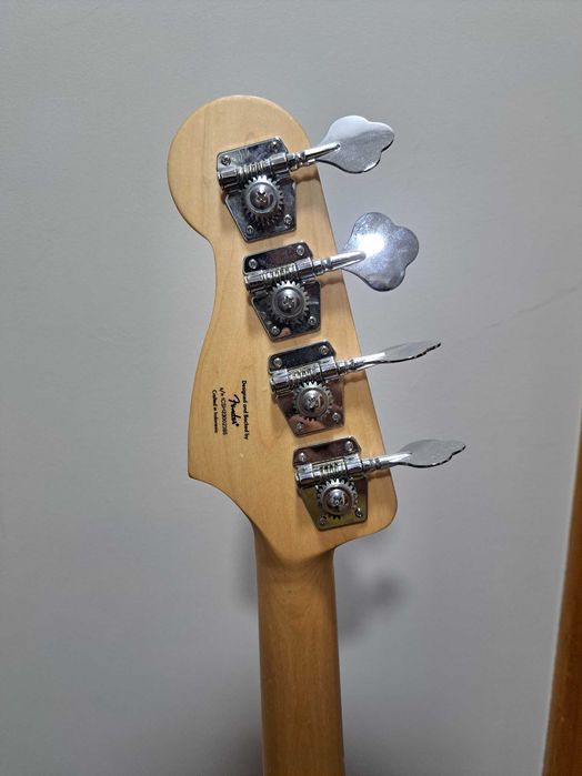 Baixo Fender Squier
