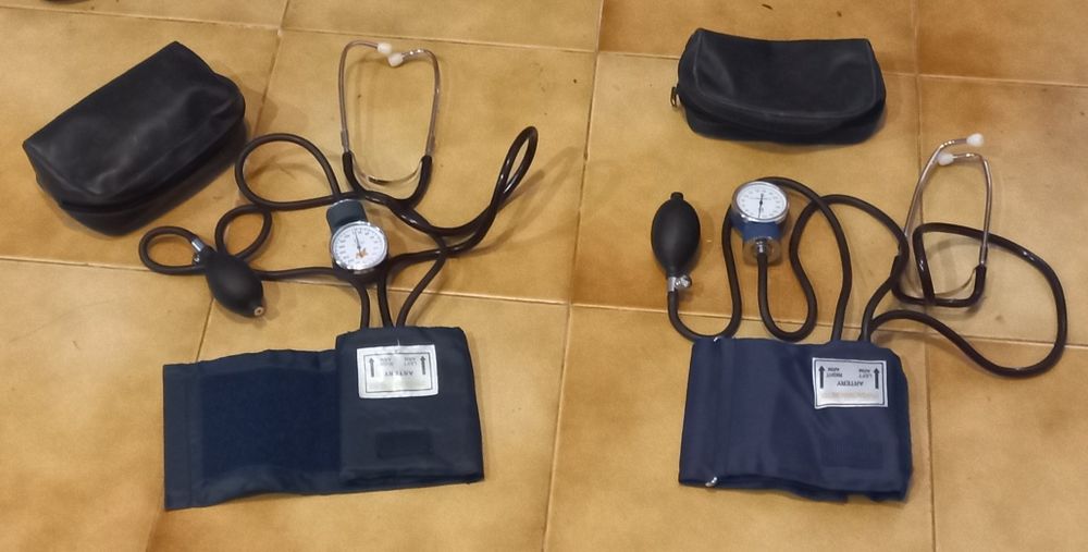 Tensiômetro de Braço Manual com Fonendo Estetoscópio de Alumínio