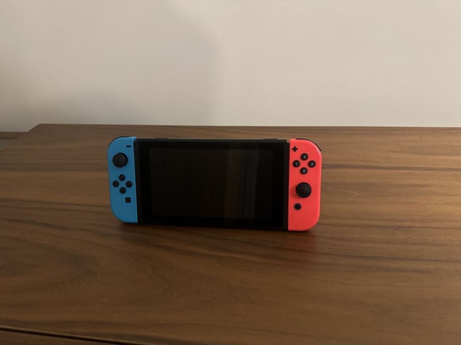 Konsola Nintendo Switch + karta pamięci 128GB