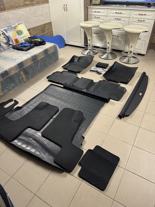 Продам комлект фирменных ковриков WEATHERTECH для MERCEDES GLS, GL