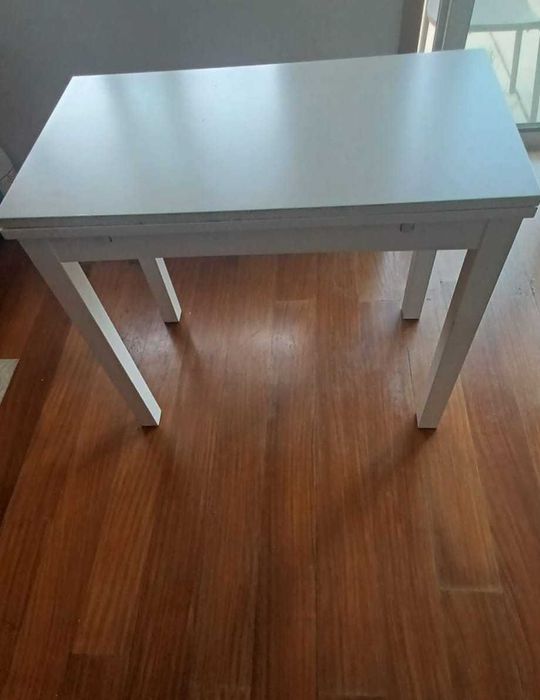 vendo sala completa (Sofa-cama + Mesa de Apoio + Mesa TV + Tapete + Mesa de jantar = 230€)