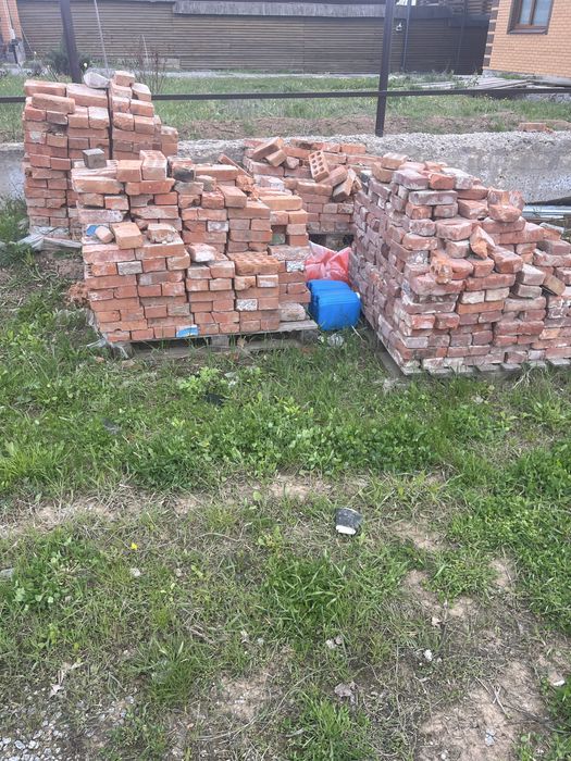 Кирпич продам.