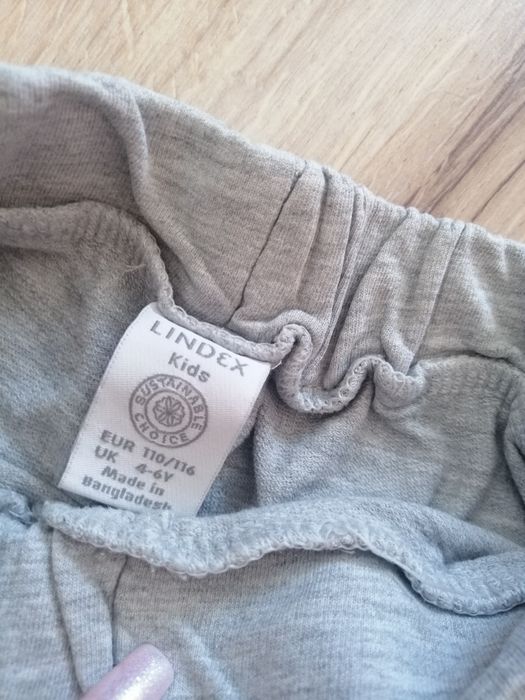 Szare krótkie spodenki z koronką Lindex 110