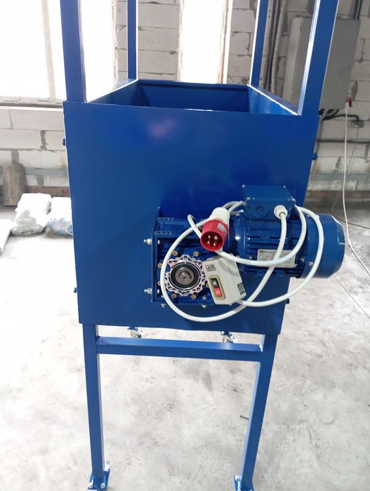 Кормозмішувач,змішувач комбікорму,кормосмеситель