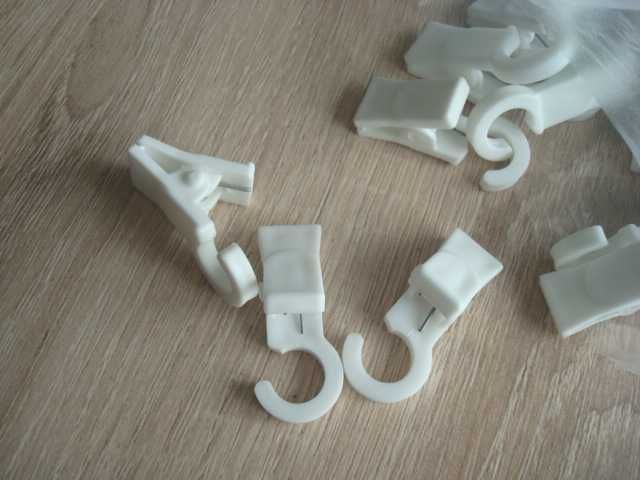 Żabki białe do karnisza