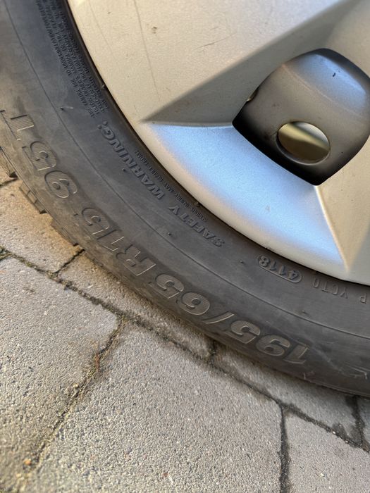 Автомобільні шини зимові Kumho Winter Craft Ice wi31 195 65 R15