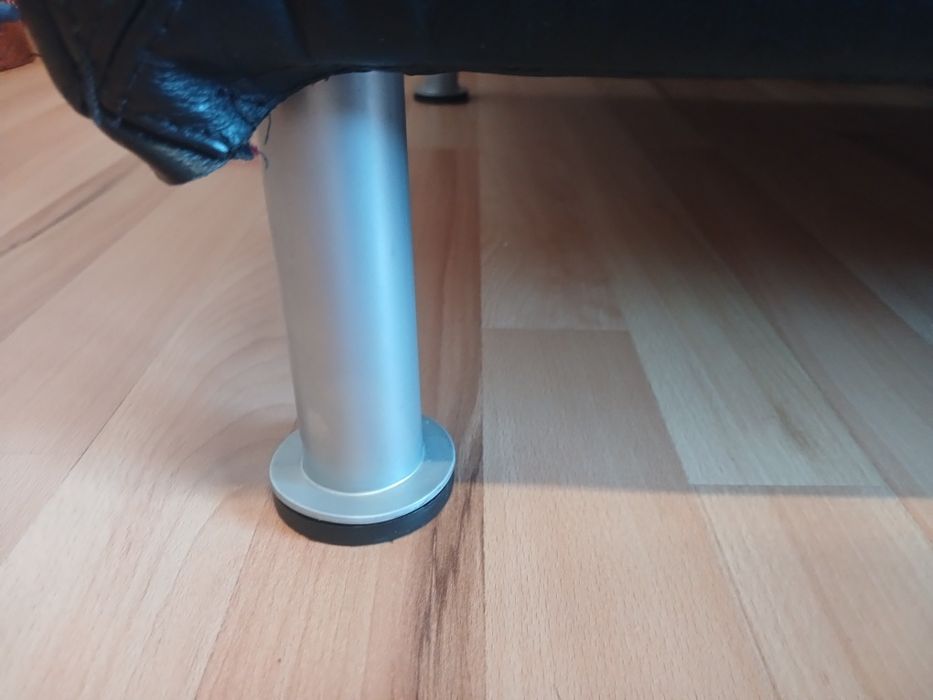 Шкіряний диванчик