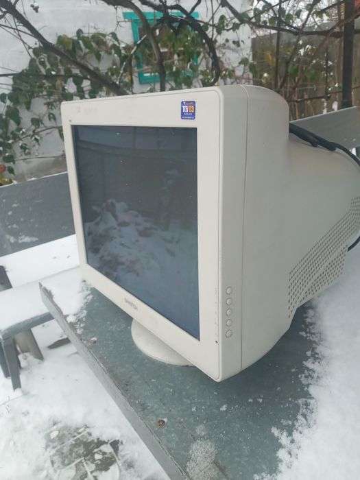 Монітор старого зразка.