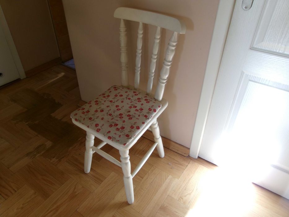 Krzesło drewniane kuchenne białe