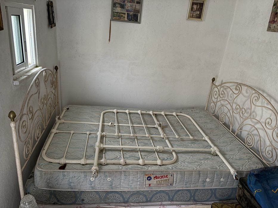 Vendo 2 camas de ferro antigas