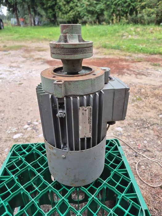 Silnik jednofazowy moc 0,55 kW 220V MEZ