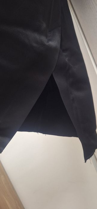 Атласна спідниця прямого крою