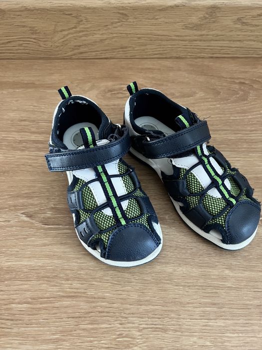 Vendo sandálias - criança ( ver descrição)