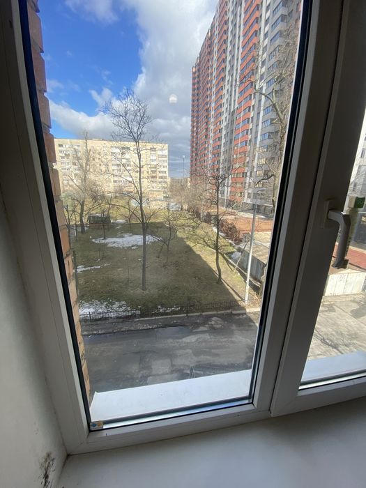 1к біля Дарницької площі, вул.Празька 3, поруч М.Дарниця,Чернігівська