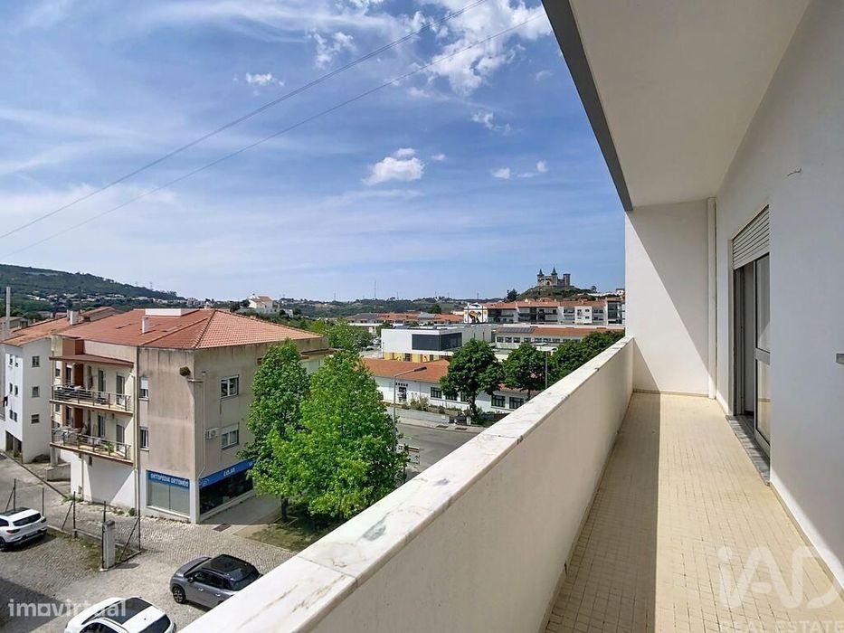 Apartamento em Porto de Mós - São João Baptista e São Pedro