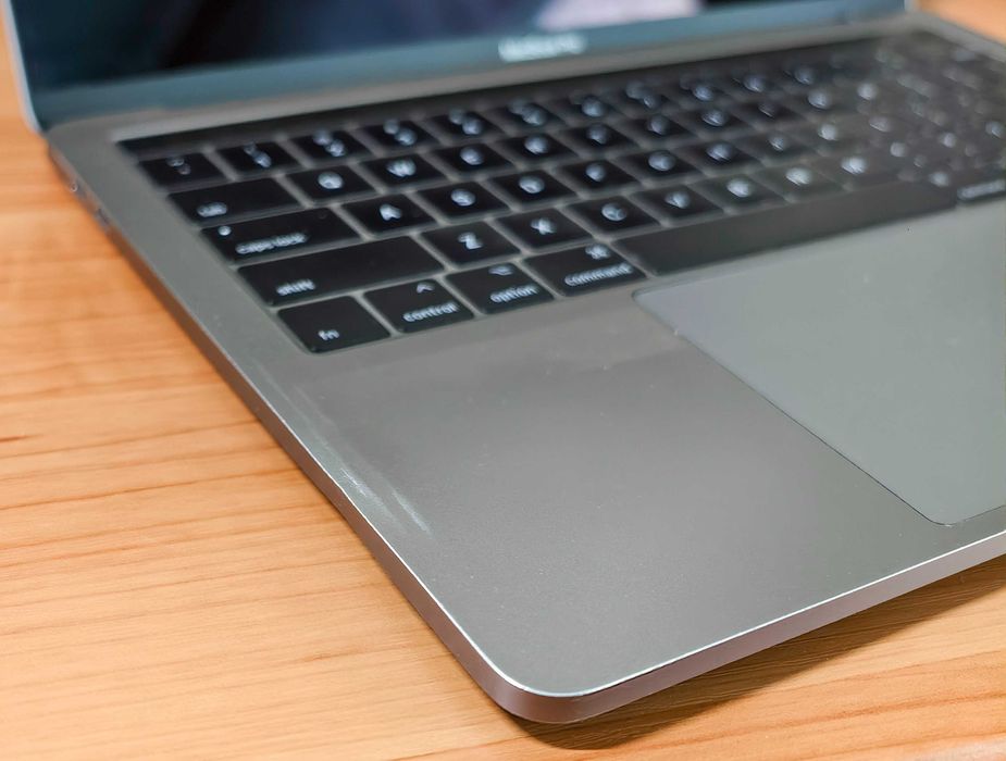 MacBook Pro 13" 2016 8/256 Gb Touch Bar (A1706) Space Gray