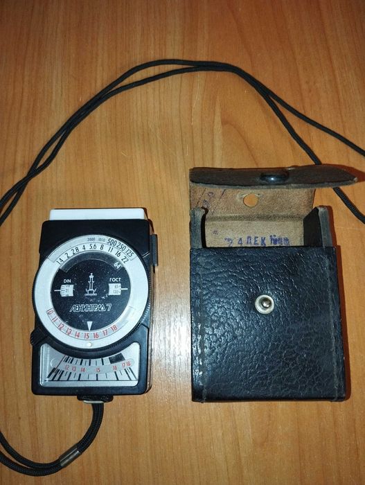 Фотоекспонометр продам
