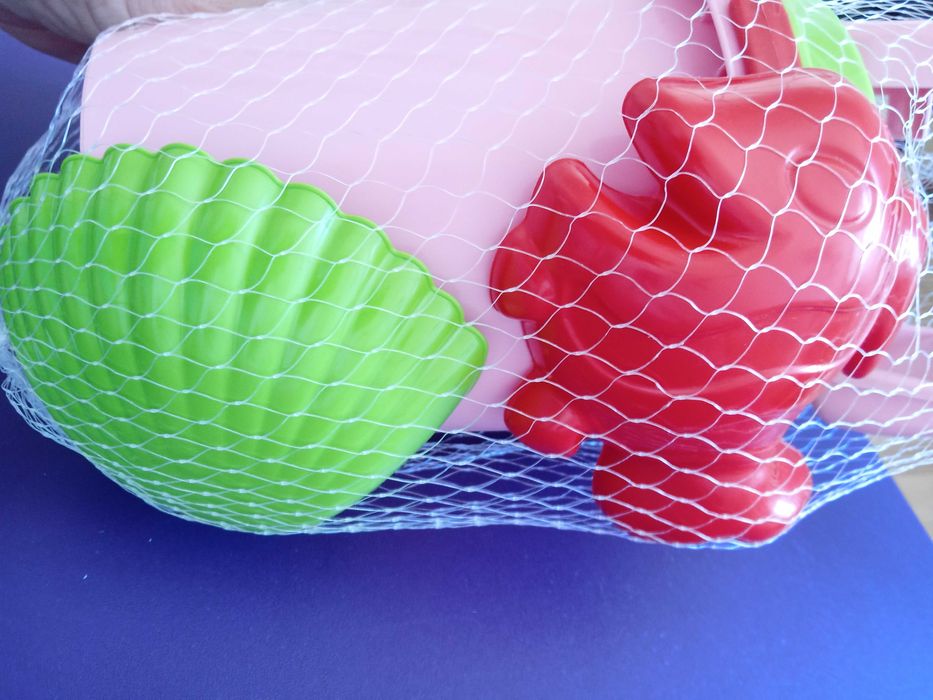 Balde de Praia C/ pá, peneira, 2 conchas e ancinho