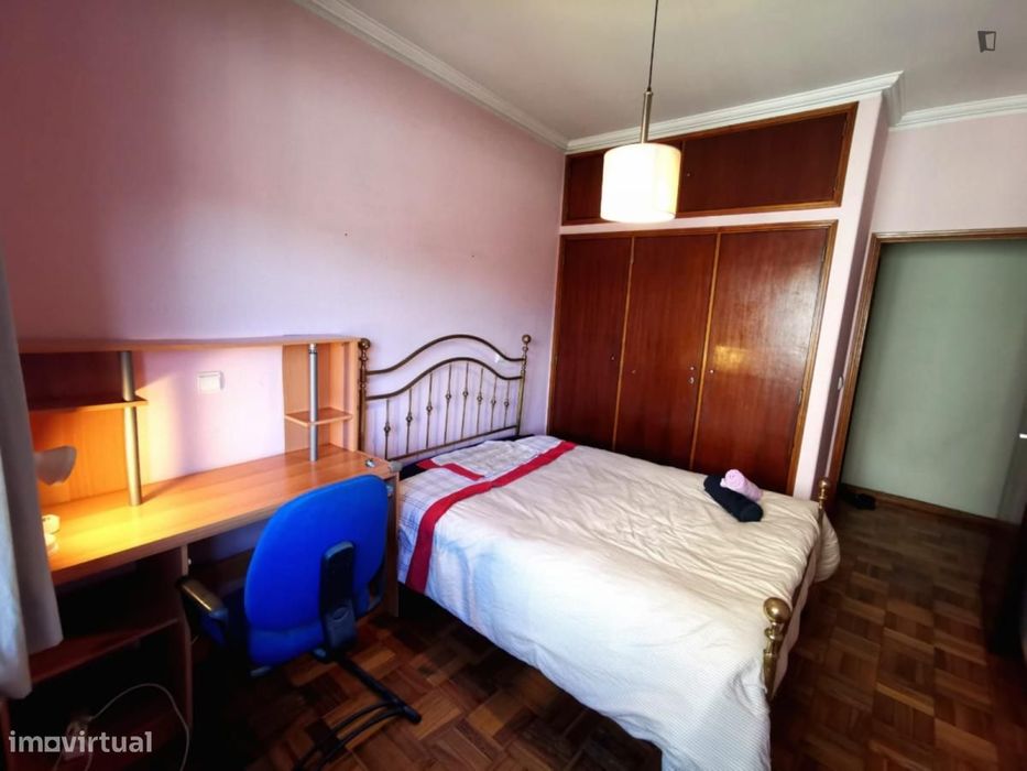 Quarto - localizado em Guimaraes