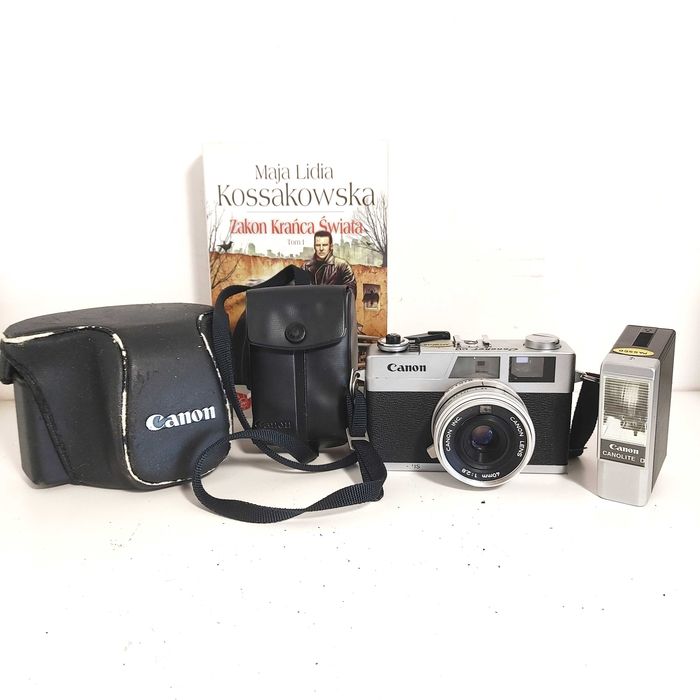 Kultowy Dalmierzowy aparat analogowy Canon Canonet 28 z dedykowaną lampą