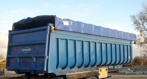 Lona Usada - tamanho de um reboque, serve para coberturas lenha, obras