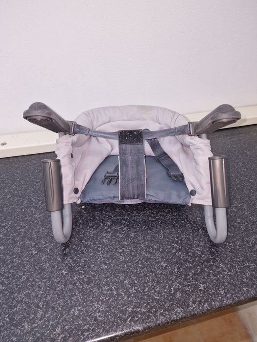 Cadeira para alimentar bebé.