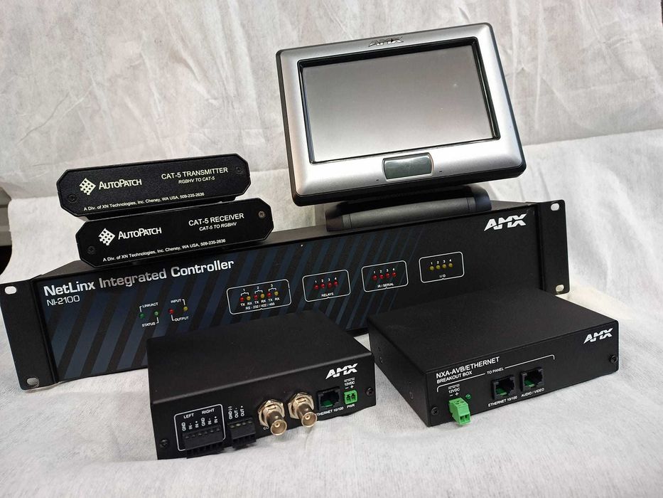 Sistema AMX Modero / NetLinx NI-2100 + NXT-CV7 + NXA-AVB