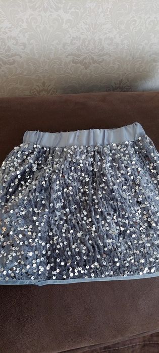 Продам дитячу святкову сп1дничку