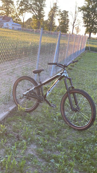 Dirt Ns bikes liar