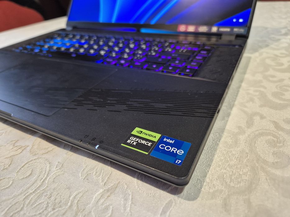 Laptop GIGABYTE Aorus 16. Rtx 4070. i7-13650hx. 16 ram. 1tb ssd.