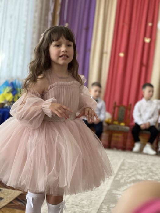 Продам плаття для дівчинки