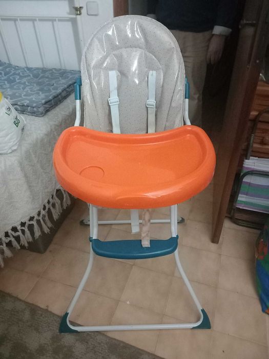 Espreguiçadeira e Cadeira de comer para bébé