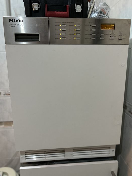 Máquina de Secar Roupa Miele Softronic T 4839 C