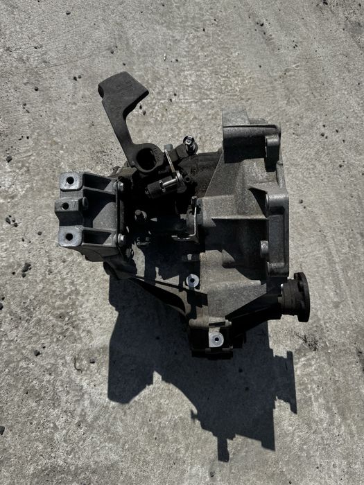 КПП 1.2  1.4 Skoda Touran VW коробка 02T301103K