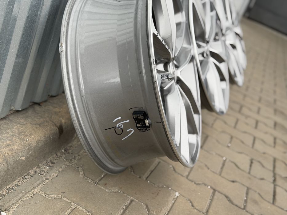 Диски оригінальні HYUNDAI 5/114.3 R19 7.5J ET49.5 комплект 4шт чудовий стан