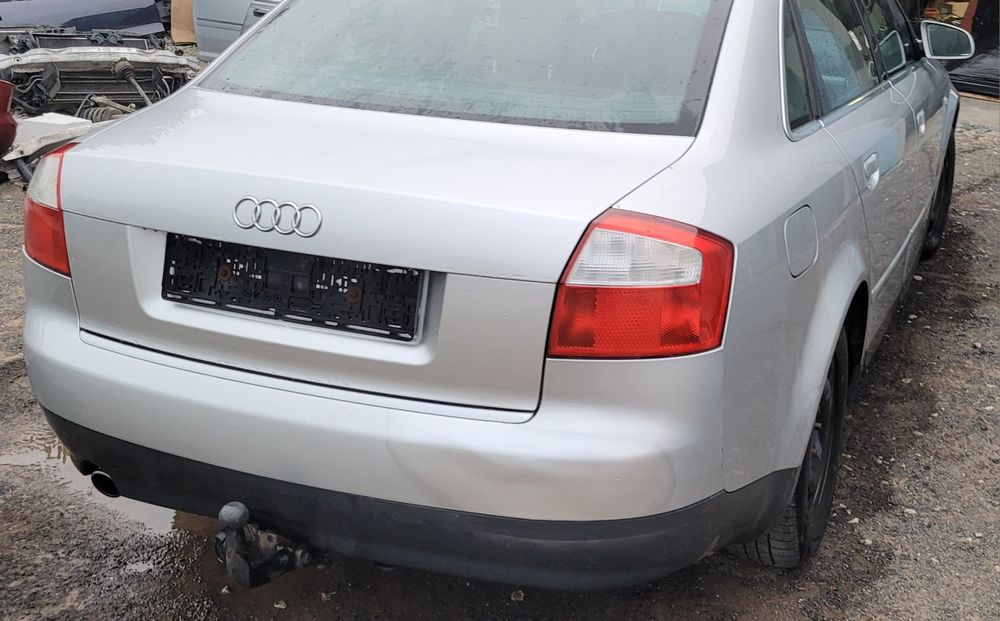 ZDERZAK TYLNY tył Audi A4 B6 Sedan 2002r LY7W