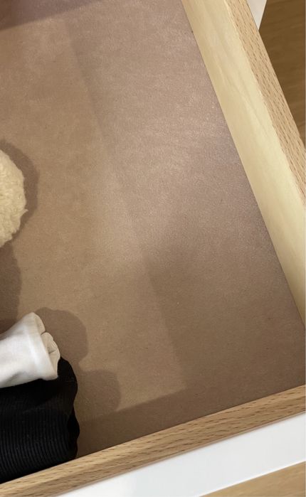 Cómoda lacada a branco mate com espelho