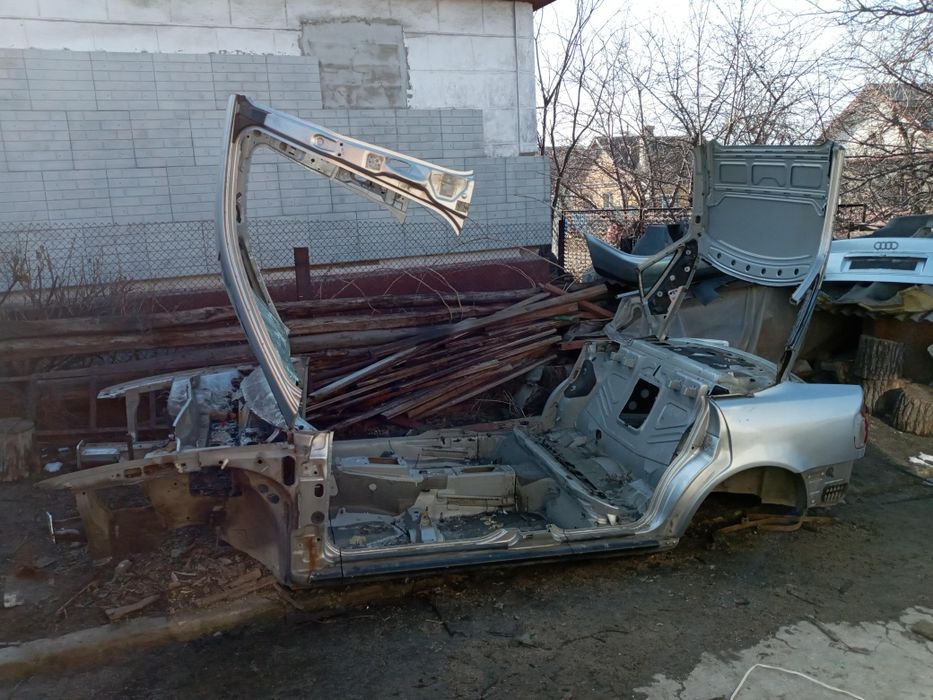 Запчасти на Ауди а4 б5 седан.