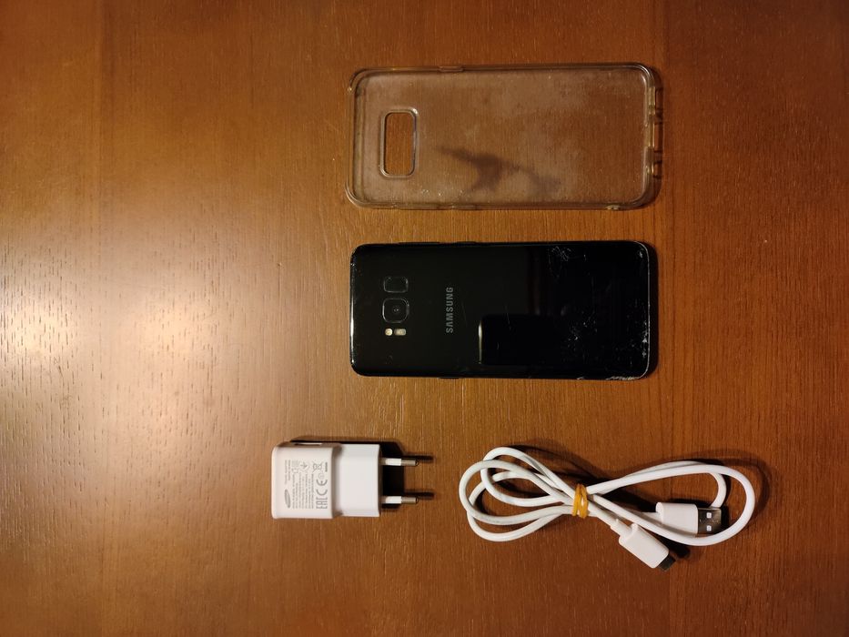 Telemóvel Samsung Galaxy S8 com carregador e capa