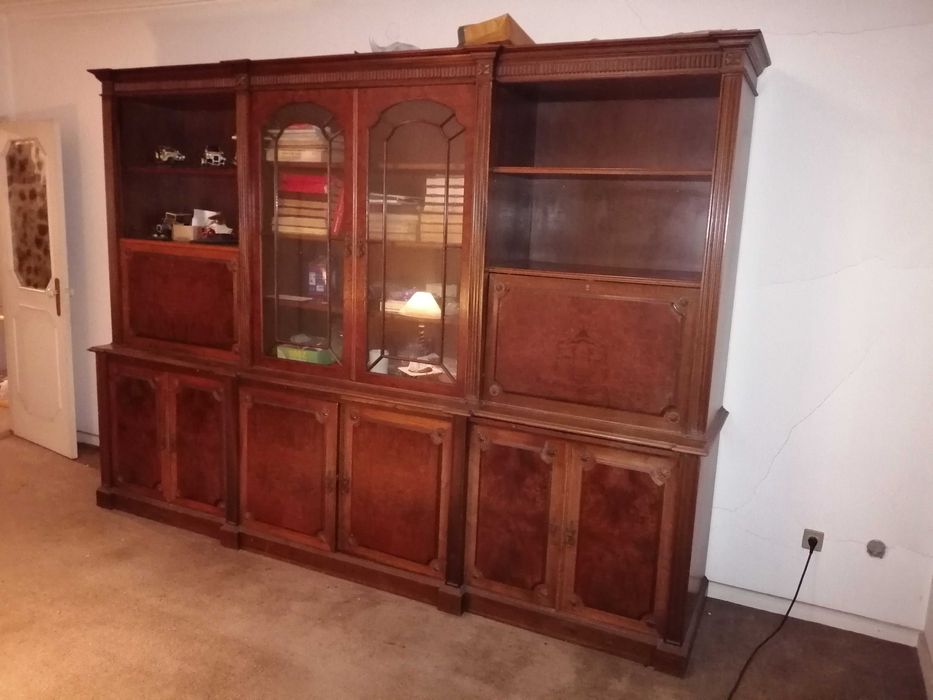 Móvel de madeira maciça