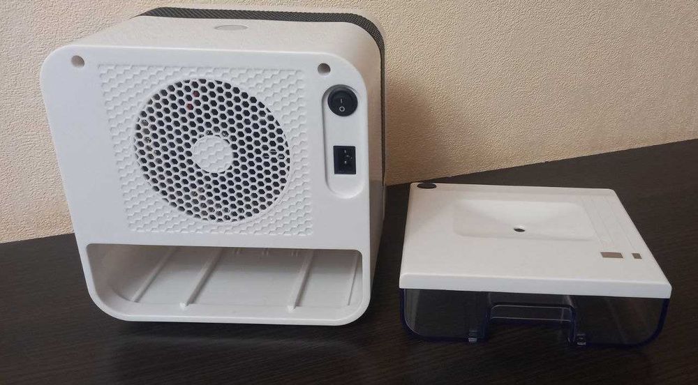 Осушувач повітря iQUBE білий — компактний, тихий, майже новий!
