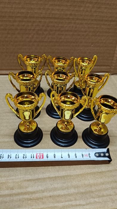 9 Sztuk Trofeum Puchary Plastikowe