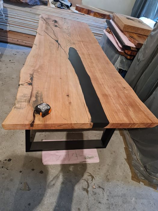 Stół monolit lite drewno jesion żywica czarna massivholztisch loft