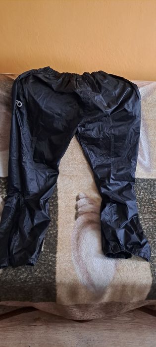 Kurtka przeciw deszczowa i spodnie komplet