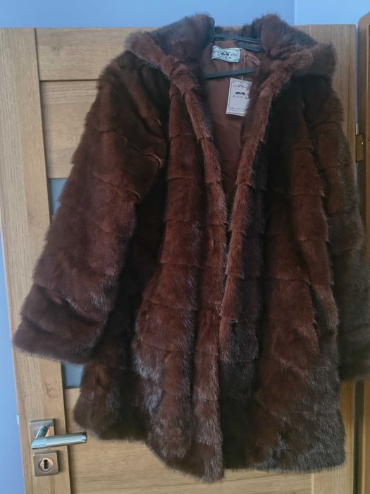 Sprzedam zimową  ciepłą kurtkę z kołnierzem , plus size