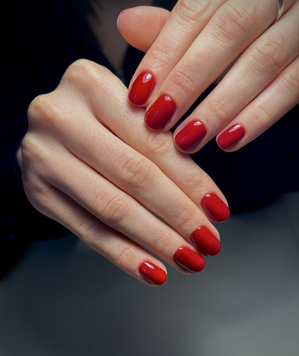 Манікюр, педикюр, нарощування нігтів