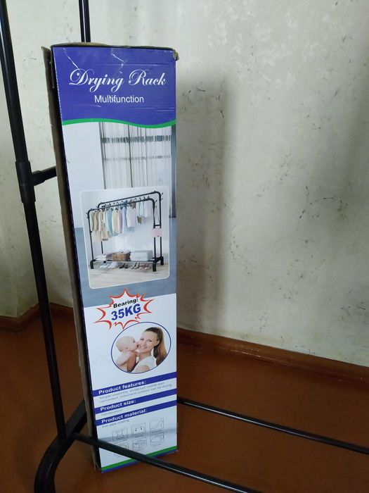 Продам вішалку-стійку для одягу