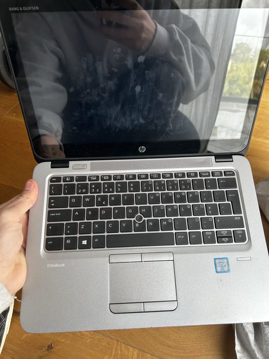 Portátil HP i5 8GB SSD 240GB touch e teclado iluminado