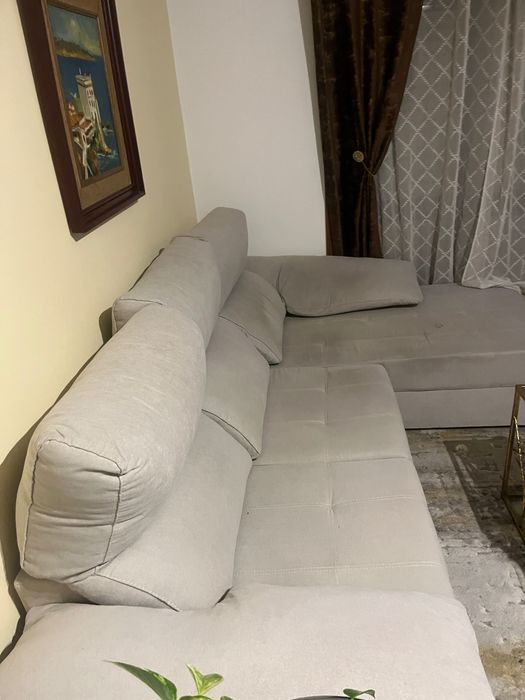Sofá cinzento com chaise longue