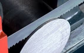 Резка металла ленточной пилой